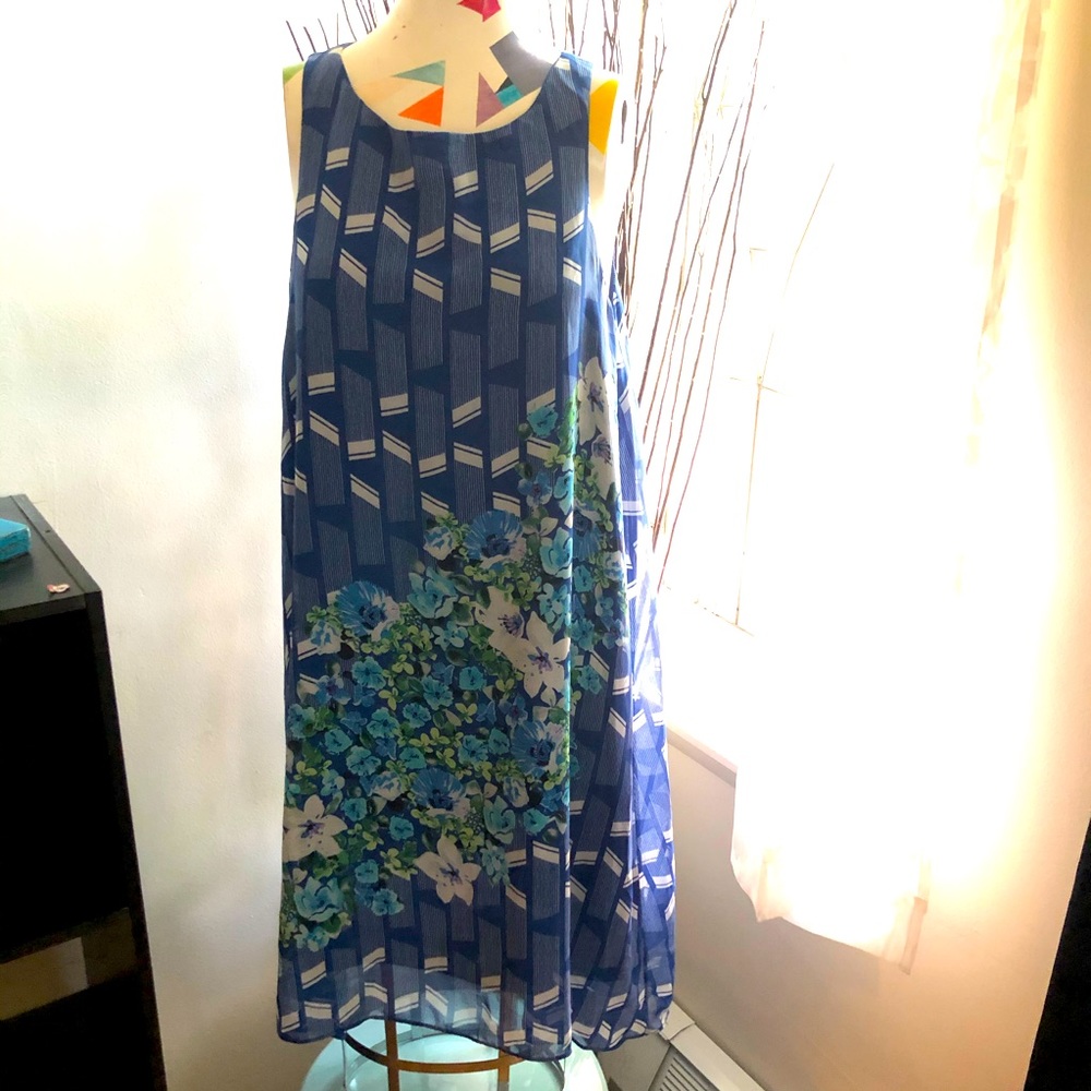 Max Studio Sleeveless Floral and lines Shift Dress